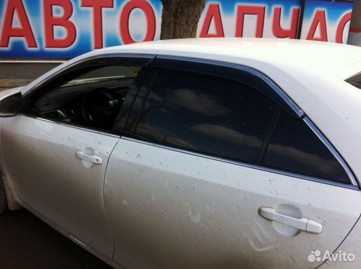 Ветровики с хром молдингом Toyota Camry