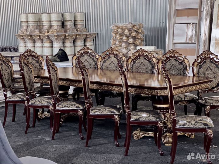 Стол и стулья для кухни. В наличии