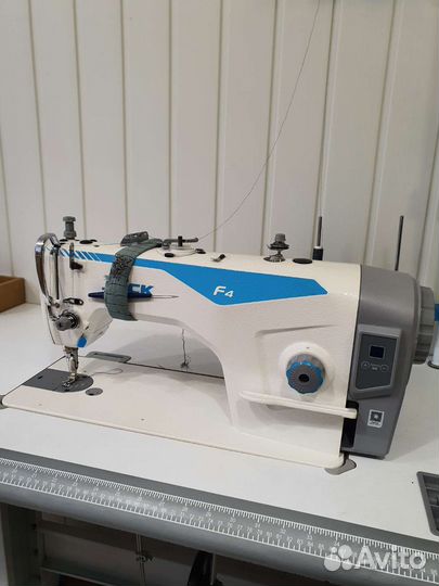 Промышленная швейная машина Jack F4 + стол