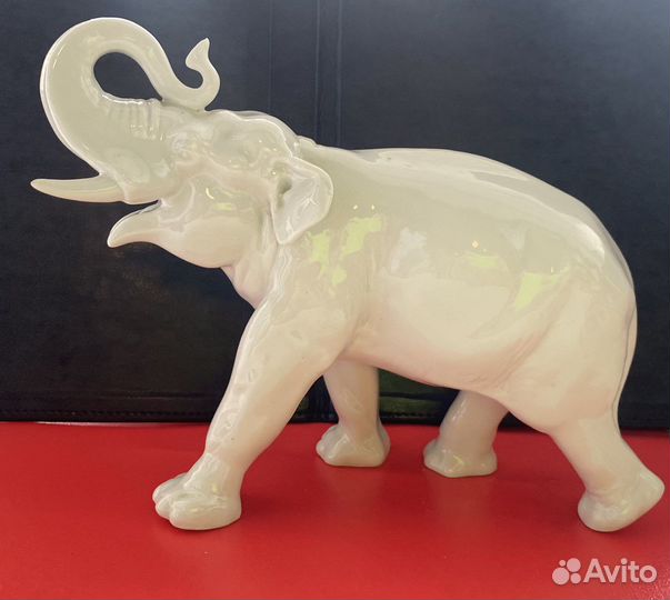 Статуэтка с Дефектом «Слон белый большой» лфз