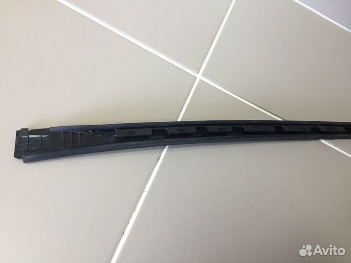 Молдинг лобового стекла левый Kia Sorento Prime