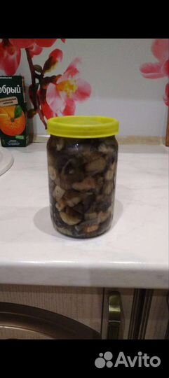Грибы маринованные