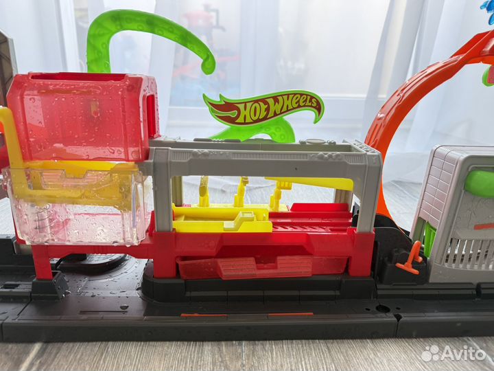 Hotwheels автомойка с осьминогом