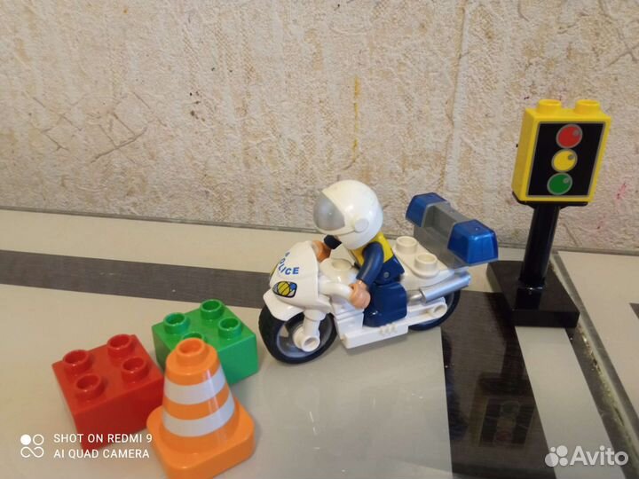 Lego duplo полицейский на мотоцикле