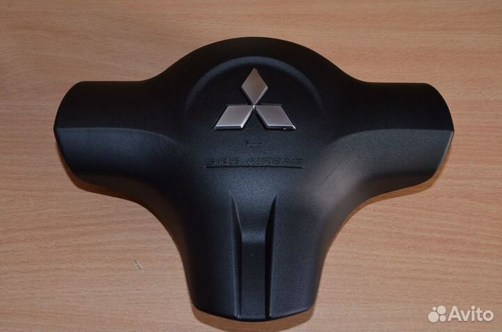 Крышка подушки Мицубиси Ланцер 9 Кольт