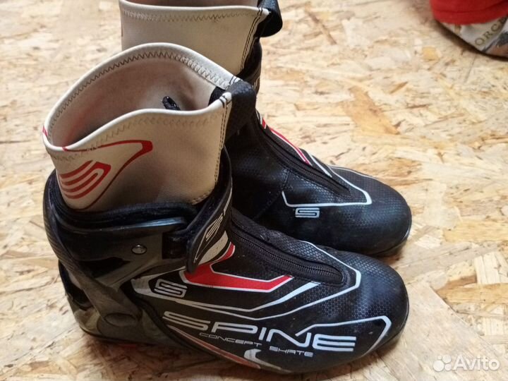 Лыжные ботинки