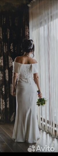 Свадебное платье со шлейфом 42