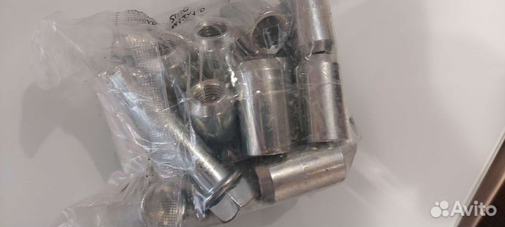 Колесные гайки 12х1.5 с ключом