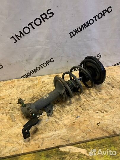 Амортизатор передний правый Nissan Primera P12