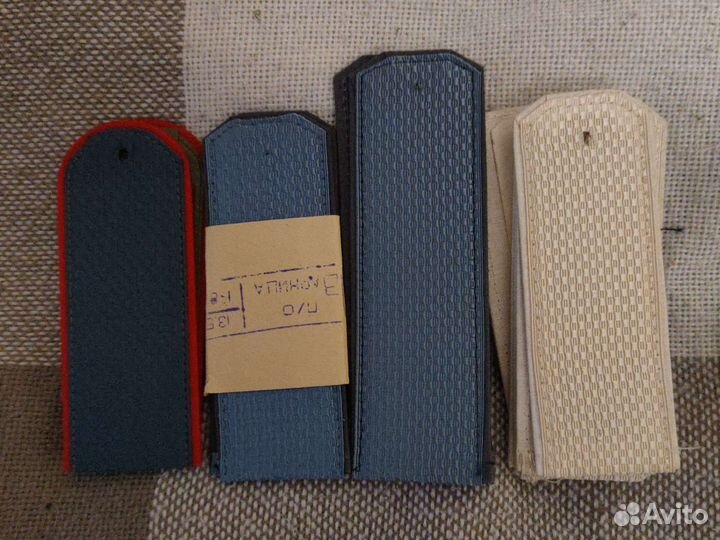 Книжки,кокарды,погоны,петлицы