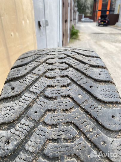 Goodyear UltraGrip 500 215/55 R17