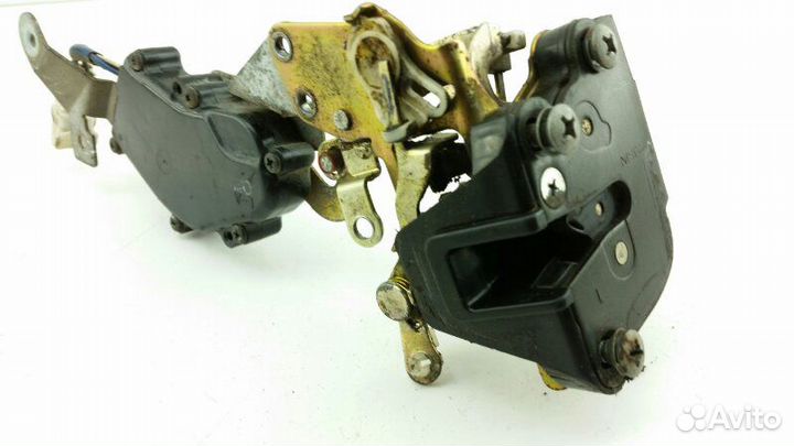 Замок двери задний левый Toyota Camry VZV30 1990