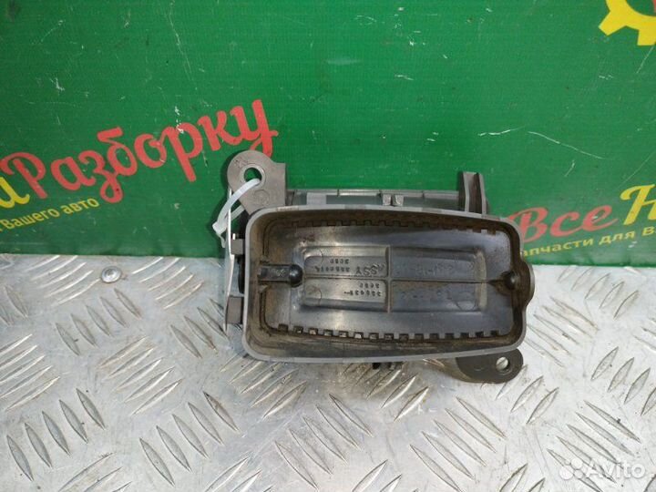 Дефлектор воздуховода правый Toyota Camry SXV20