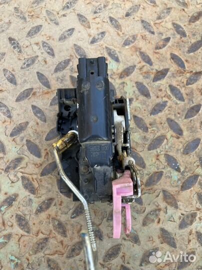 Renault duster замок двери задний левый