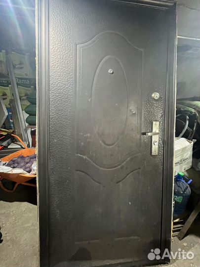 Продаю дверь входную