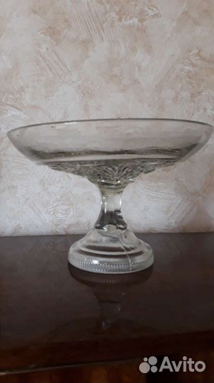 Ваза для фруктов на ножке