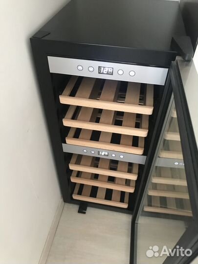 Винный шкаф Caso WineComfort 24