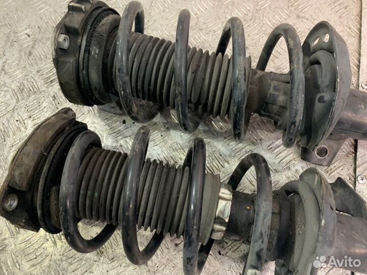 Комплект стоек амортизатора передний Volkswagen