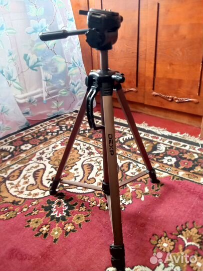 Штатив для видеокамеры