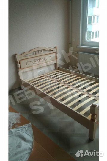 Кровать массив