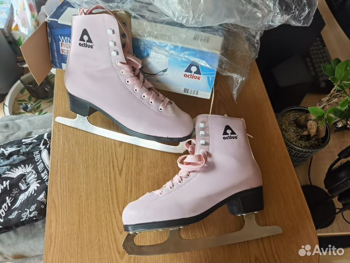 Коньки фигурные женские 39 размер