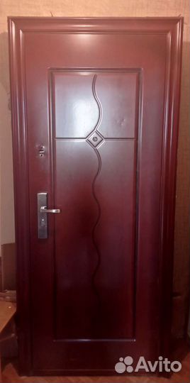 Дверь входная металлическая б/у