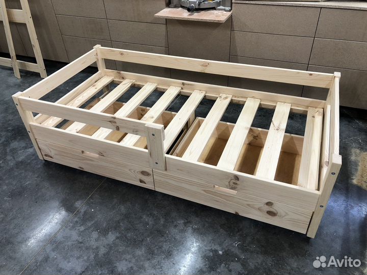 Детская кровать с ящиками