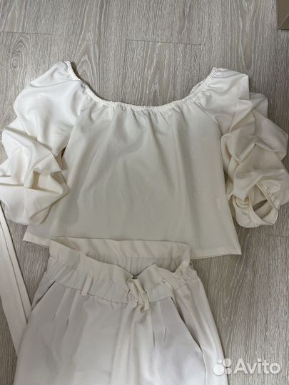 Костюм белый