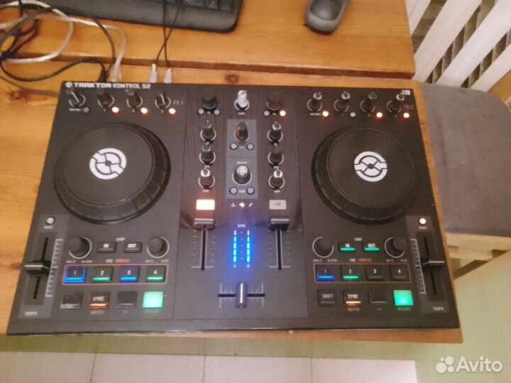Dj контроллер Traktor S2 mk 1