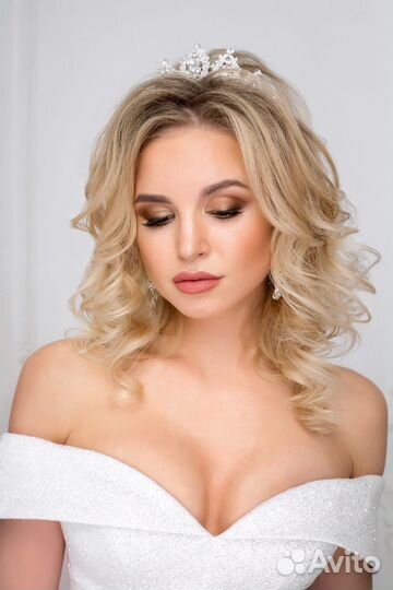 Причёски и макияж