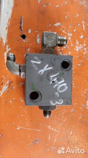 Клапан экскаватора Hitachi ZX470