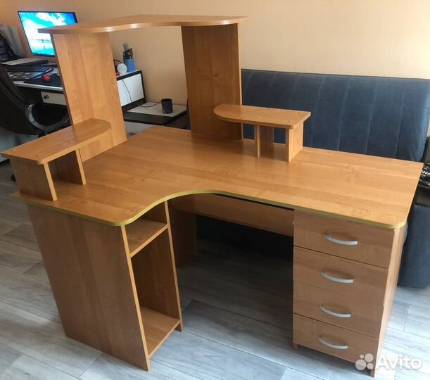 Компьютерный стол