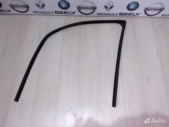 Уплотнитель перед проема стекла двери Renault loga