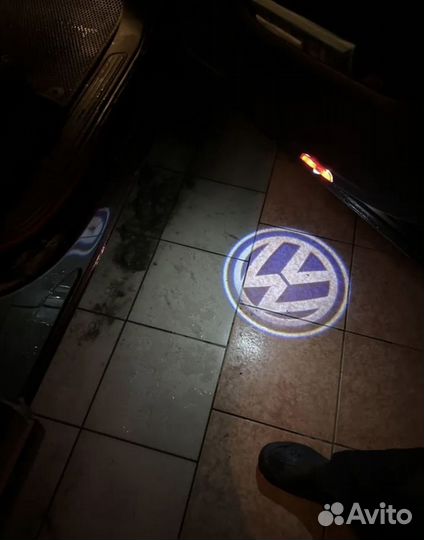 Подсветка в двери с проекцией Фольксваген (пара)