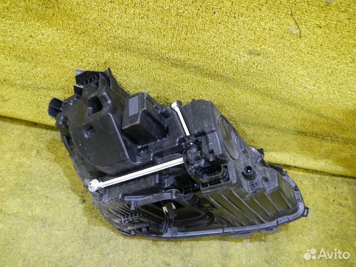 Фара левая Mercedes-Benz E-Class