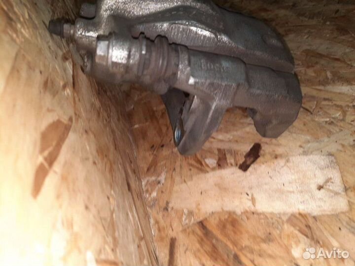 Суппорт передний правый Opel Corsa-C (Vita) 68