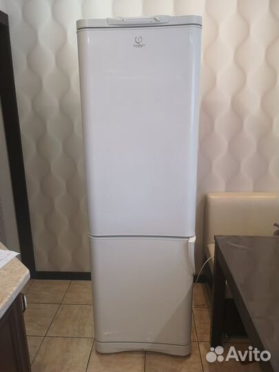 Холодильник бу indesit