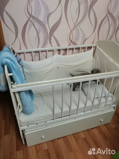 Продается детская кровать и комод