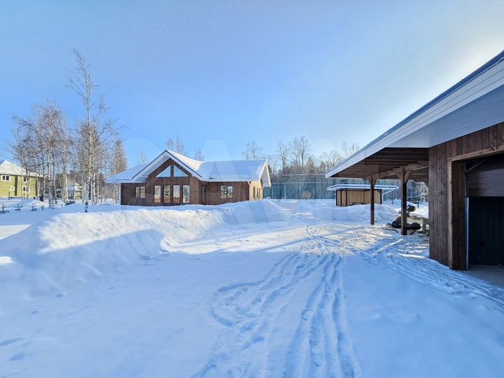 Коттедж 241 м² на участке 21 сот.