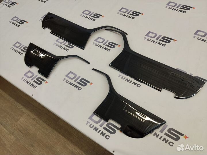 Накладки на обшивки дверей Land Cruiser 200