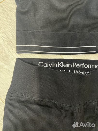 Комплект для фитнеса. Топ и легинсы