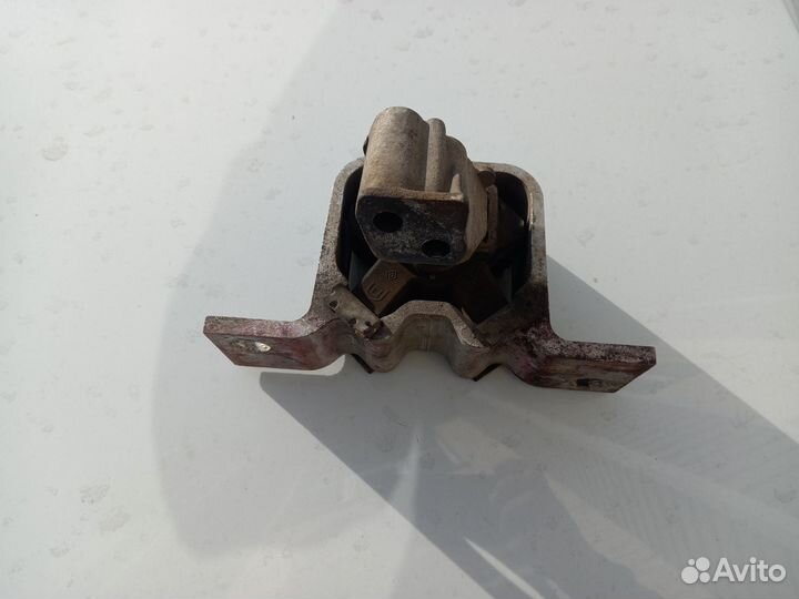 Правая подушка двигателя vesta