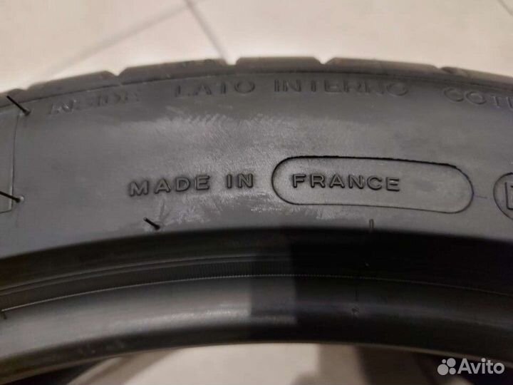 Michelin Pilot Super Sport 285/35 R21 105Y