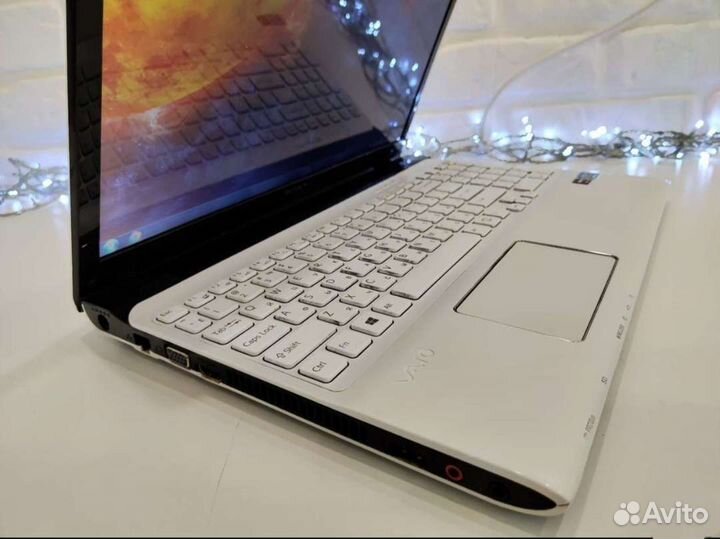 Мощный Белоснежный Sony + сумка и мышка