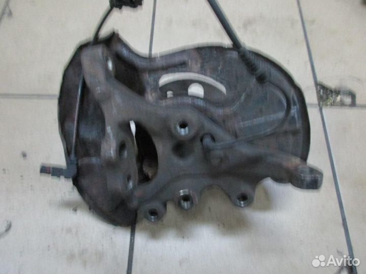 Кулак поворотный передний правый w209 CLK-class