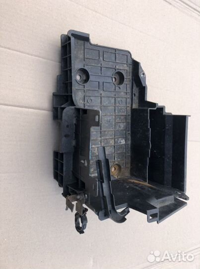 Корпус крепления акб Renault Laguna 2