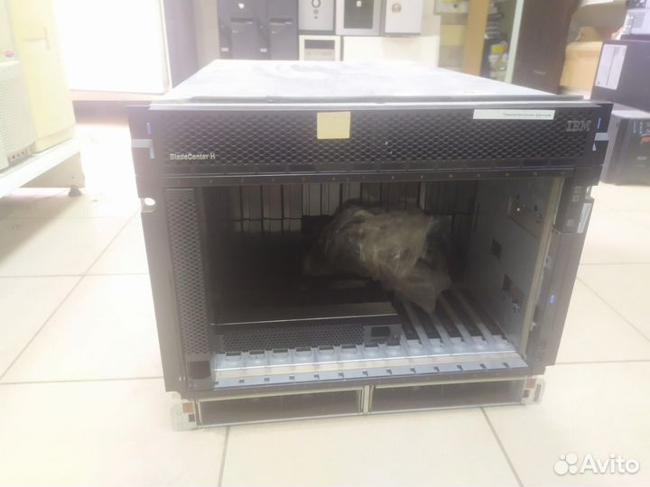 Блейд-шасси IBM BladeCenter H 88524TG в сборе с с