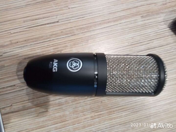 Студийный микрофон akg