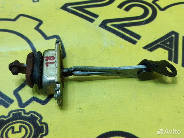 Ограничитель двери задний левый Honda Cr-V RD1