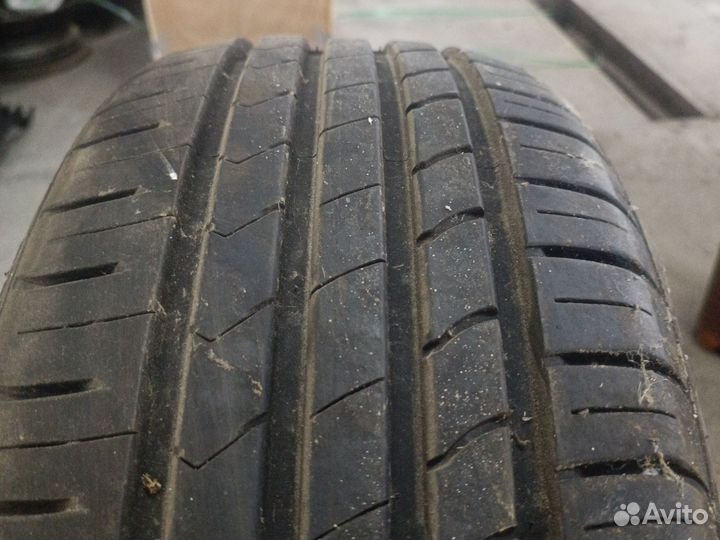 Kumho Ecsta HS51 215/50 R17